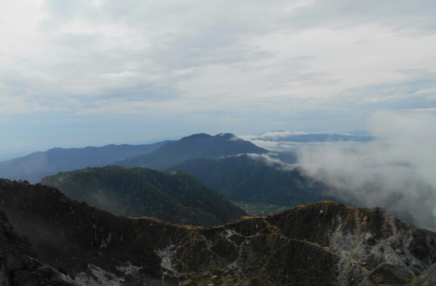 Sewa Mobil Hiace Medan