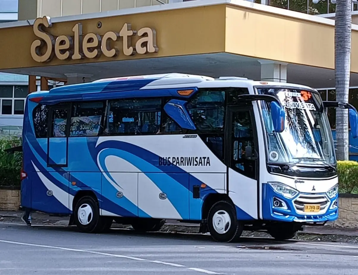 Sewa Mobil Hiace Medan