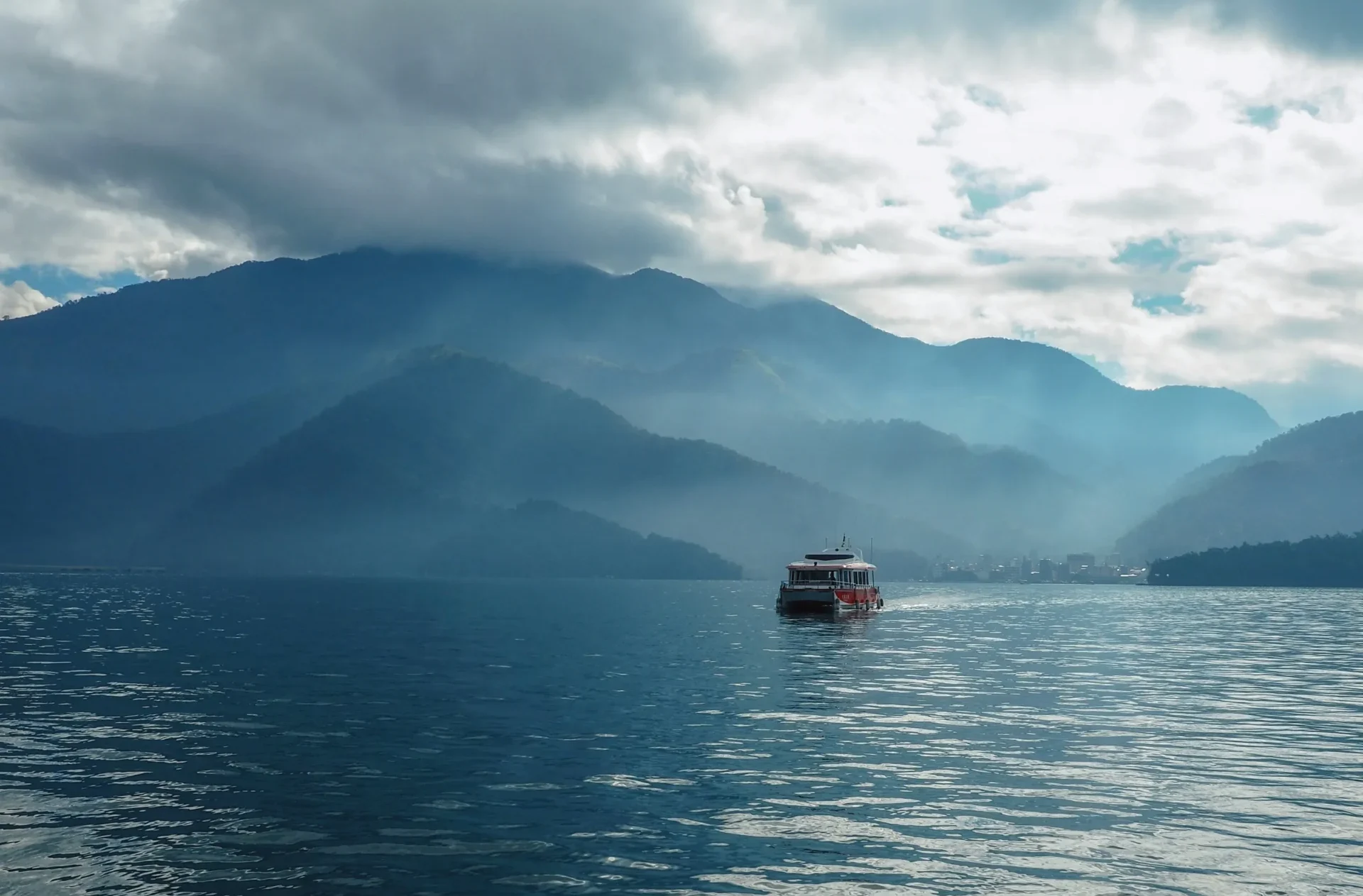 sewa hiace danau toba